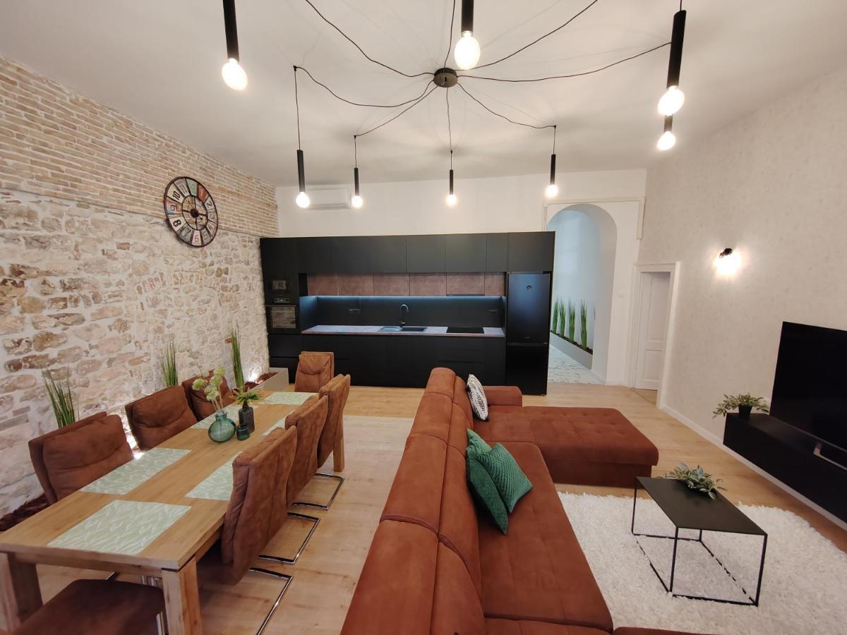 Town Square Apartment Zadar Bagian luar foto