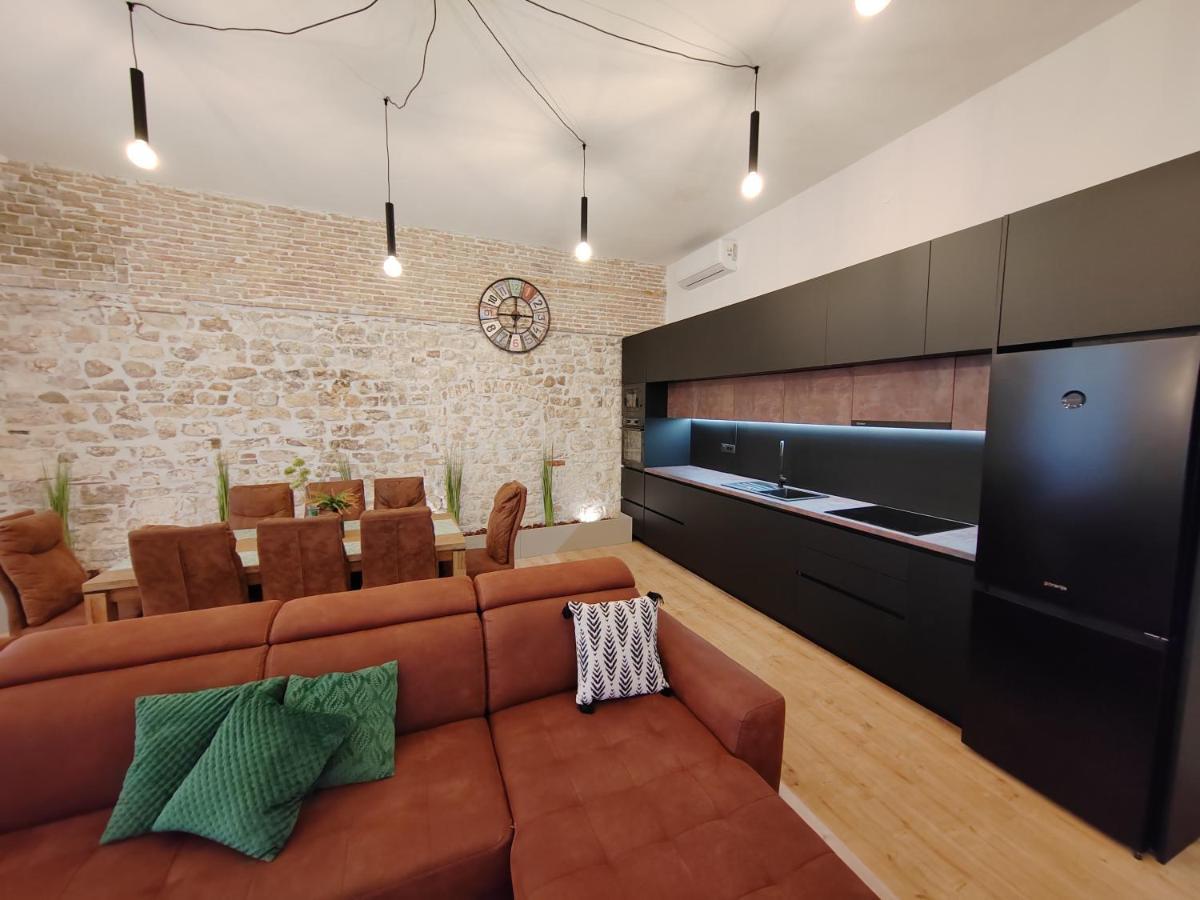 Town Square Apartment Zadar Bagian luar foto