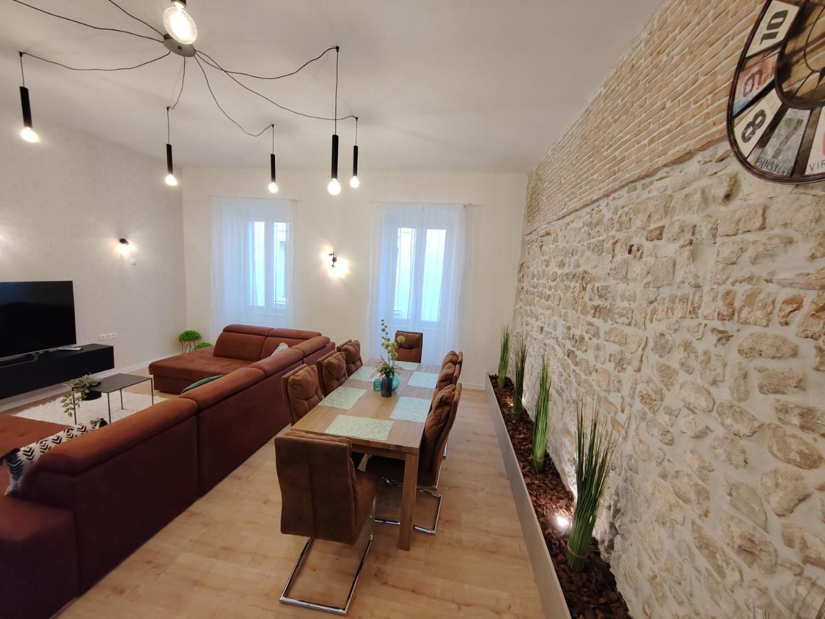 Town Square Apartment Zadar Bagian luar foto
