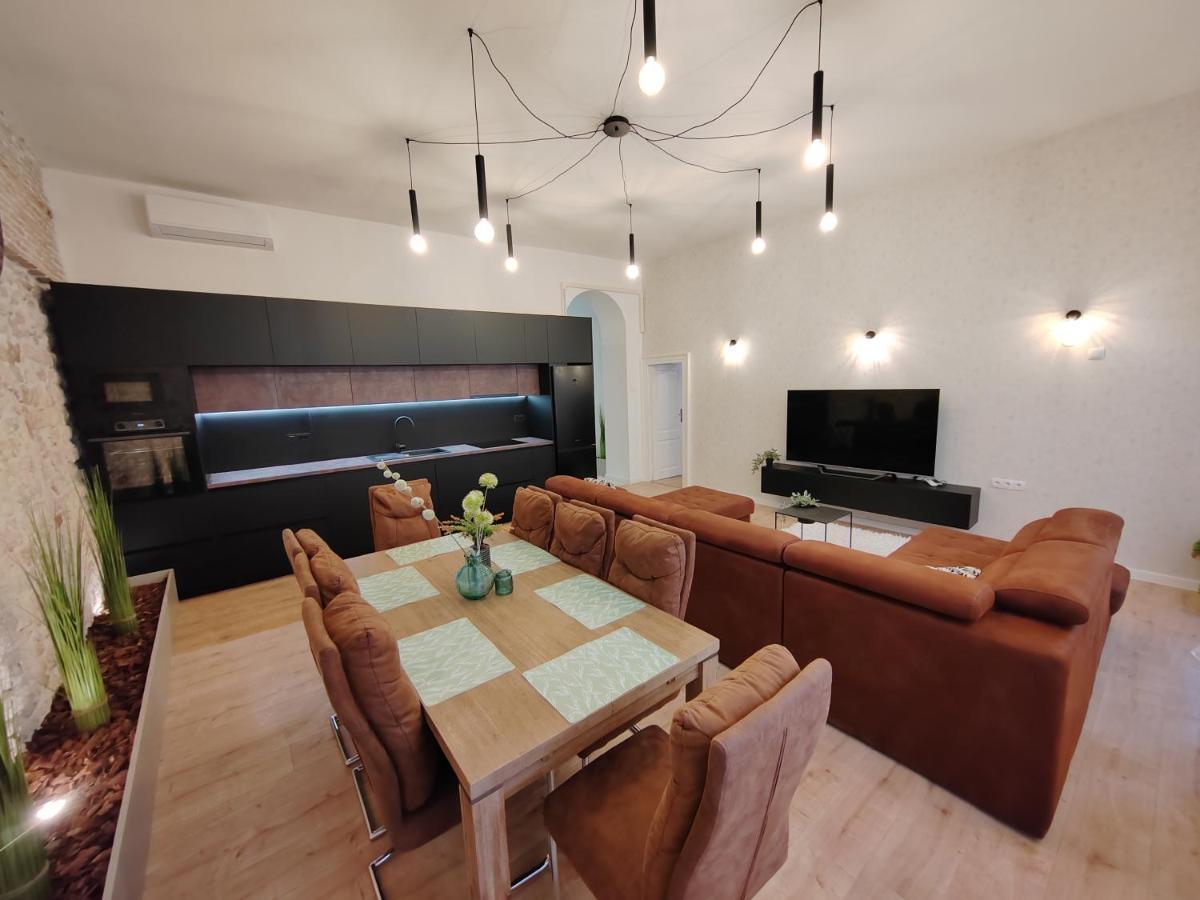 Town Square Apartment Zadar Bagian luar foto