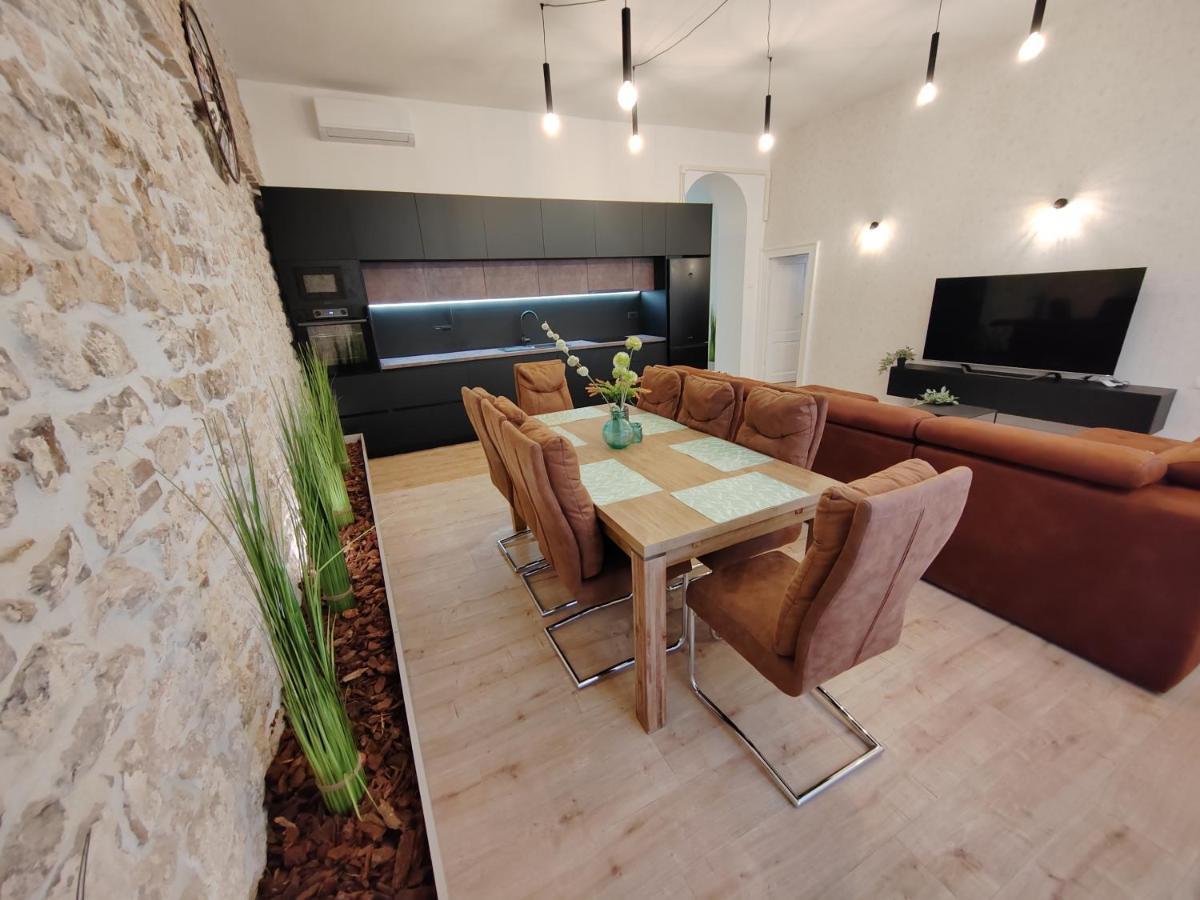 Town Square Apartment Zadar Bagian luar foto